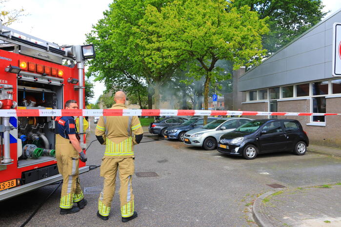 Brand in geparkeerde auto