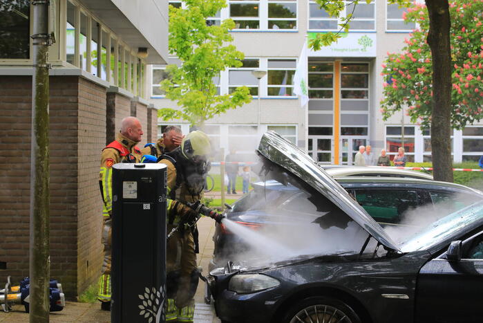 Brand in geparkeerde auto