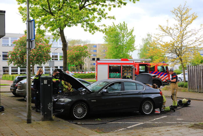 Brand in geparkeerde auto