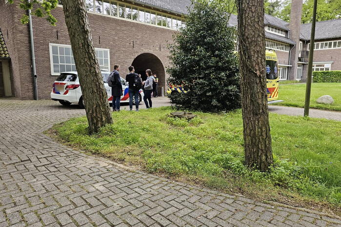 Vrouw gewond naar ziekenhuis