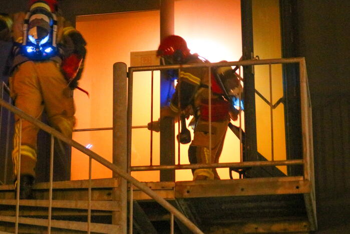 Explosief gaat af tegen deur van bedrijfspand