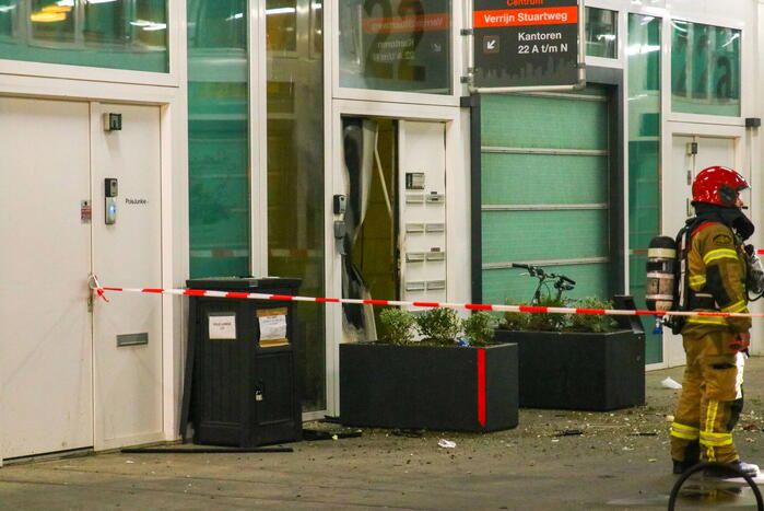 Explosief gaat af tegen deur van bedrijfspand