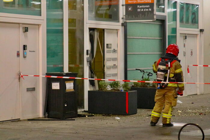 Explosief gaat af tegen deur van bedrijfspand