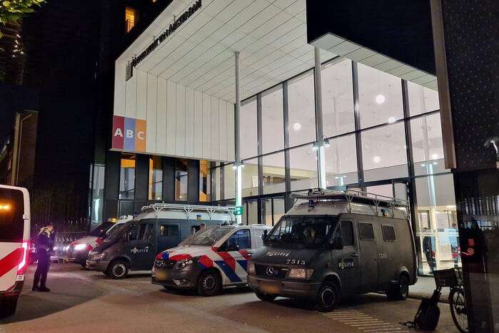 Politie grijpt in: 14 Arrestaties bij UvA-bezettingsactie