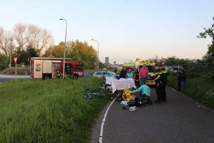 Brommerrijder en wielrenner ten val na botsing