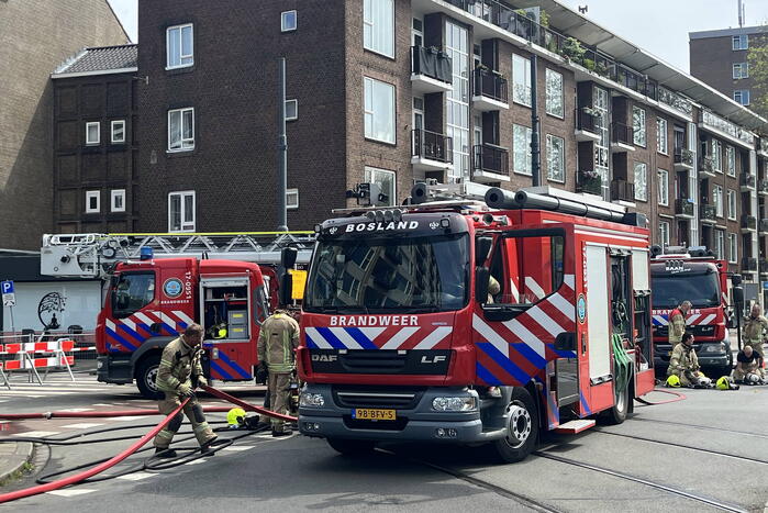 Versnijdingspand en meerdere vuurwapens aangetroffen na brand