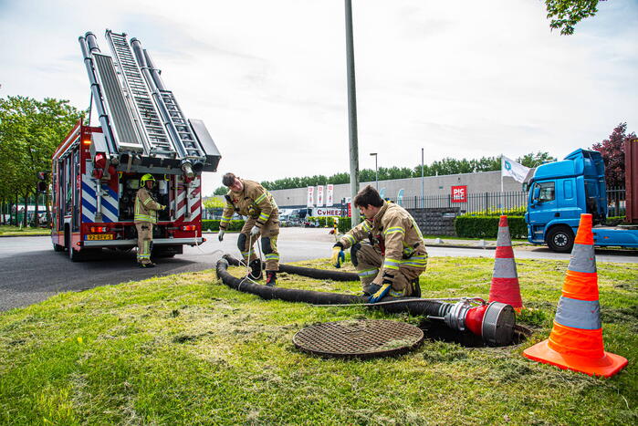 Brand in perscontainer met papier