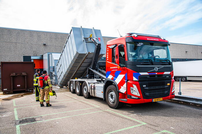Brand in perscontainer met papier