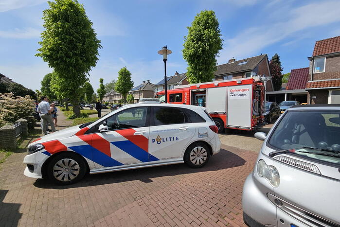 Pergola vat vlam in tuin van woning