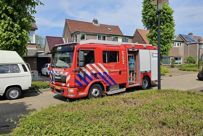 Pergola vat vlam in tuin van woning