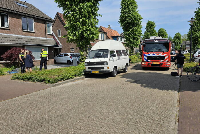Pergola vat vlam in tuin van woning