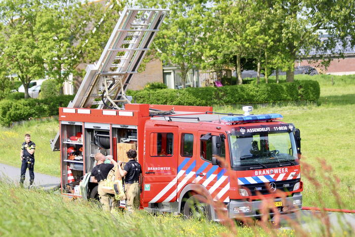 Tractor brandt uit tijdens maaien gras