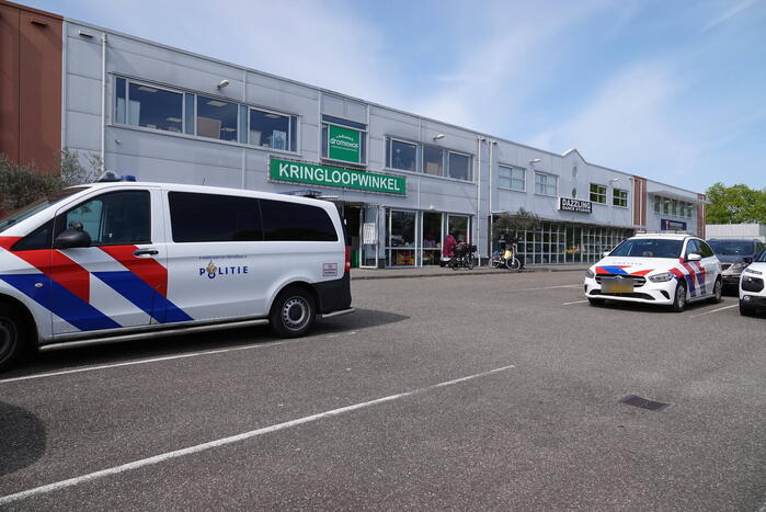 Kringloopwinkel overvallen door persoon met pistool