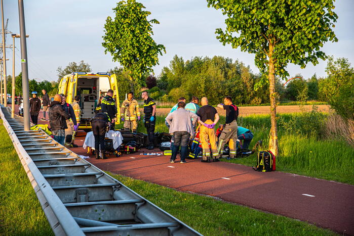 Scooterrijder ernstig gewond na frontale botsing tegen boom