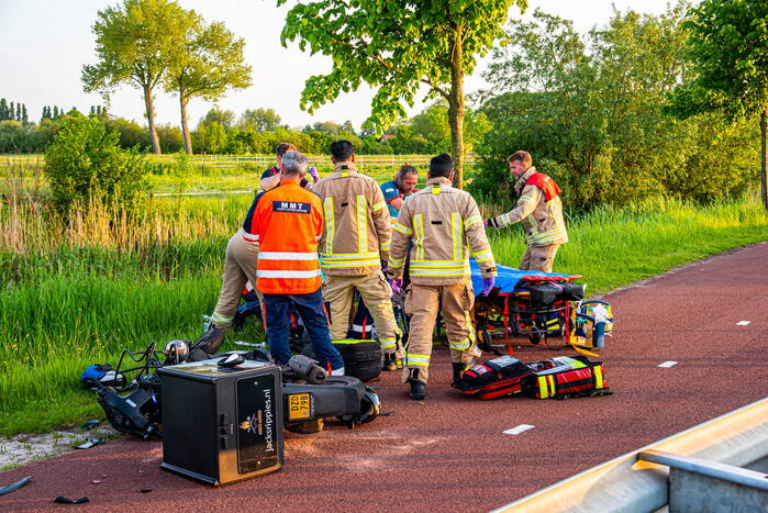 Scooterrijder ernstig gewond na frontale botsing tegen boom