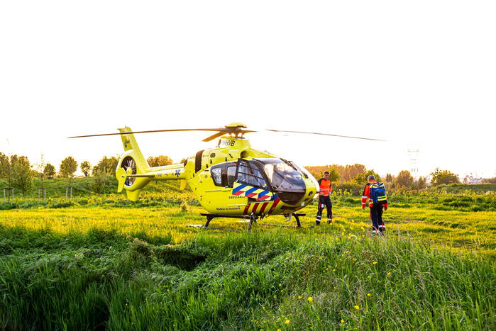 Scooterrijder ernstig gewond na frontale botsing tegen boom