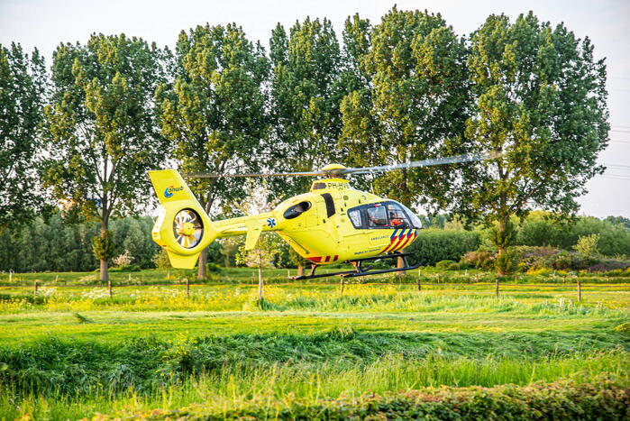 Scooterrijder ernstig gewond na frontale botsing tegen boom