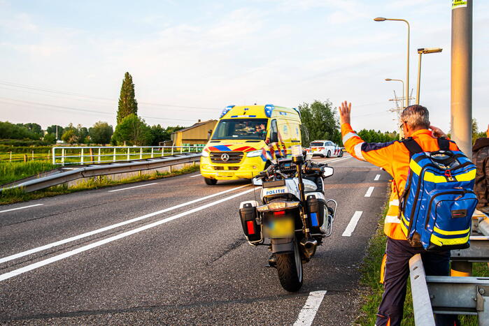 Scooterrijder ernstig gewond na frontale botsing tegen boom