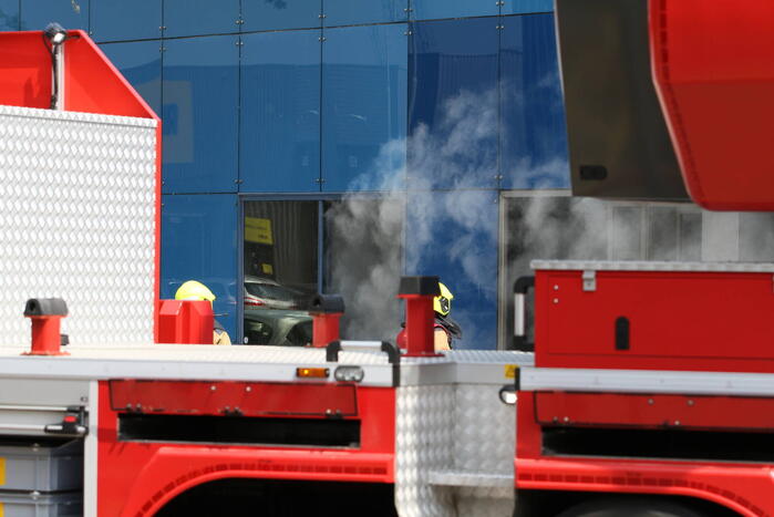 Brand in bedrijfspand veroorzaakt langdurige rookontwikkeling