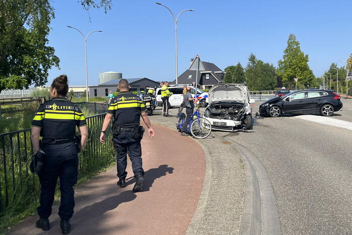 Grote schade na botsing tussen voertuigen