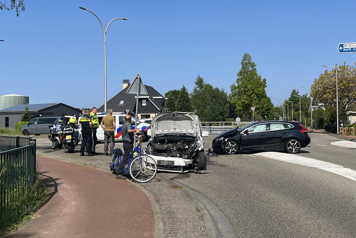 Grote schade na botsing tussen voertuigen