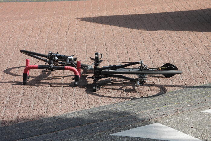 Wielrenner gewond bij aanrijding met auto