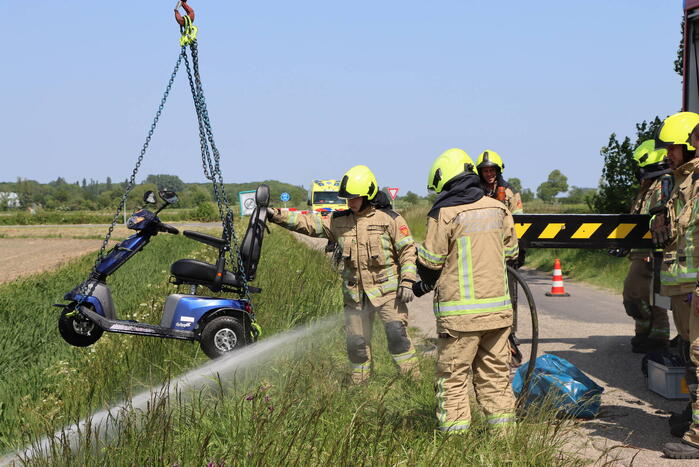 Man belandt met scootmobiel in sloot