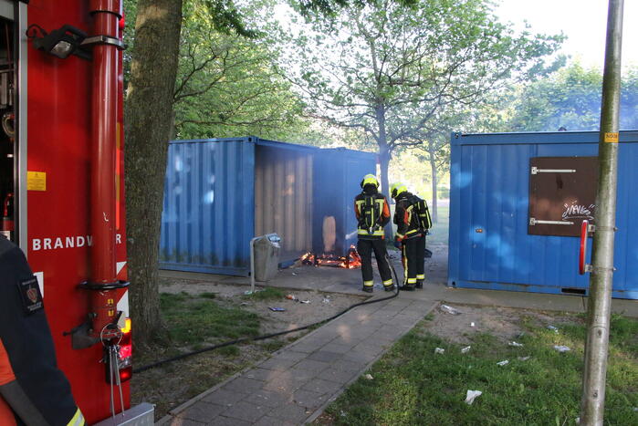 Brandend afval snel geblust