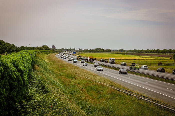 Flinke file bij aanrijding op snelweg