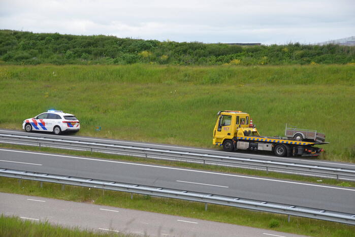 Auto met aanhanger geschaard