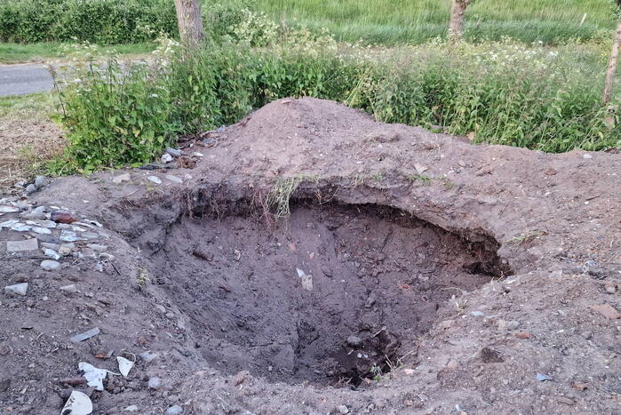 Raadselachtig gat ontdekt langs dijk