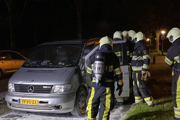 Beginnende brand in bestelbus geblust