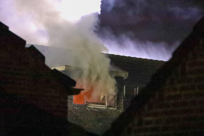 Woning onbewoonbaar door grote brand