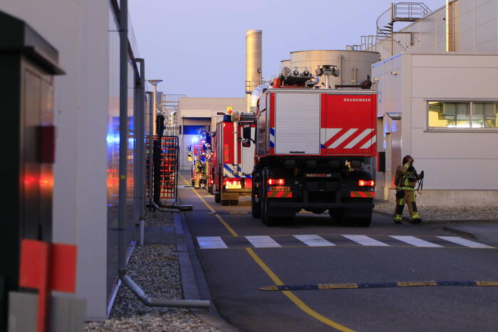 Hevige brand in afzuiginstallatie van blikjesfabriek