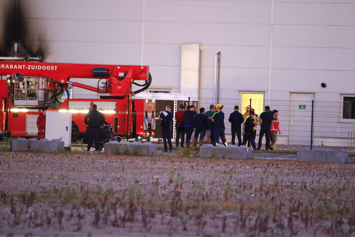 Hevige brand in afzuiginstallatie van blikjesfabriek
