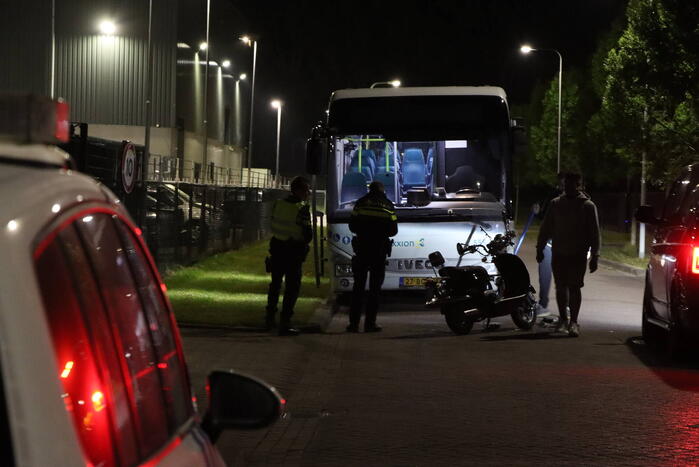 Botsing tussen lijnbus en scooterrijder