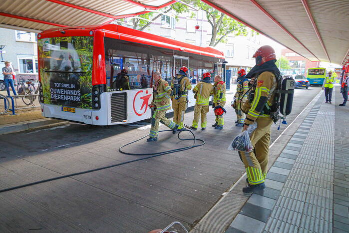 Lijnbus vliegt bijna in brand