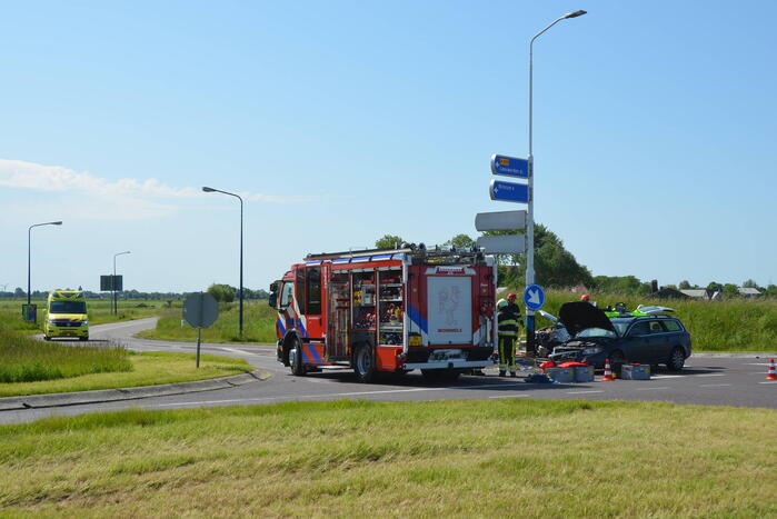 Persoon bekneld bij hevige aanrijding op kruising