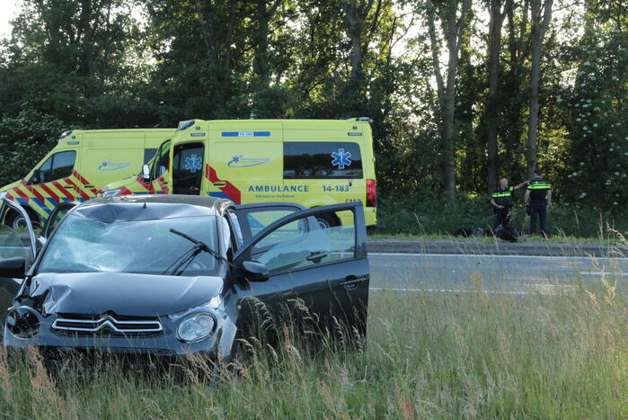 Flink ongeval tussen automobilist en scooterrijder