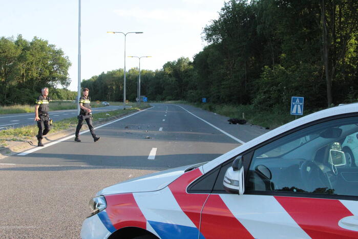 Flink ongeval tussen automobilist en scooterrijder