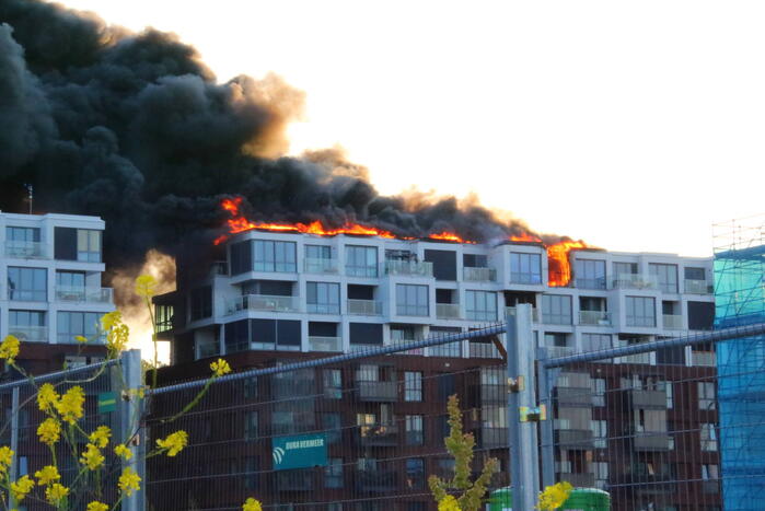 Uitslaande brand bij appartenmentencompex