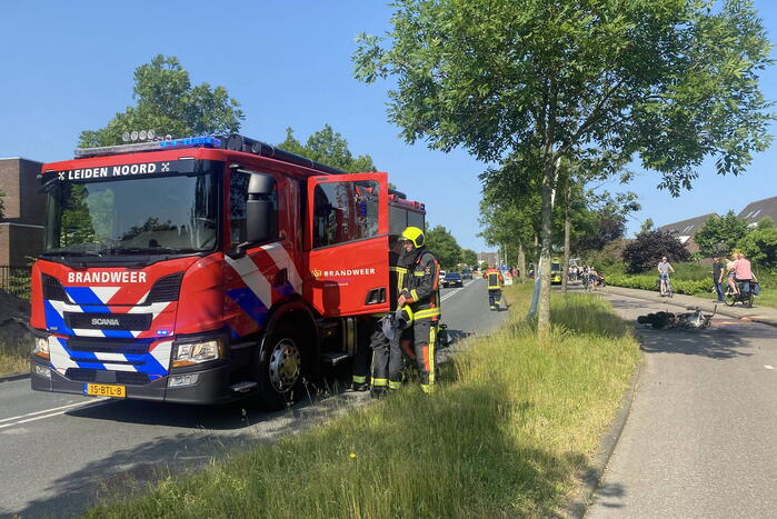Motor uitgebrand bij ongeval, bestuurder gewond