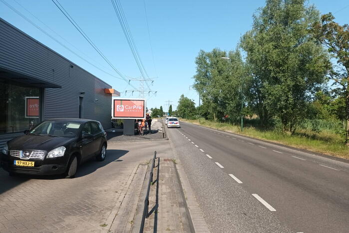 Automobilist en crossmotor botsen