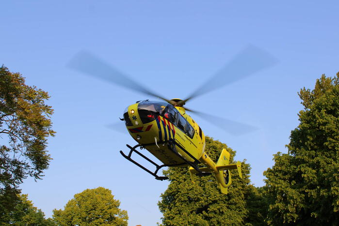 Automobilist laat fietser zwaargewond achter