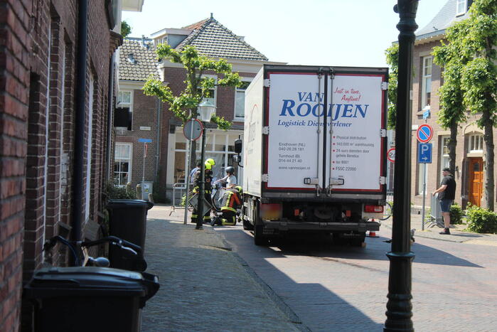 Vrachtwagen verliest grote hoeveelheid dieselolie