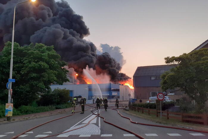 Enorme brand in houthandel