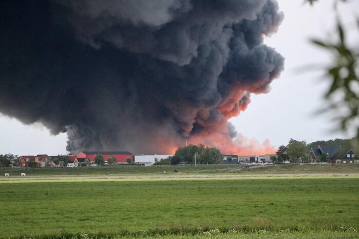 Enorme brand in houthandel