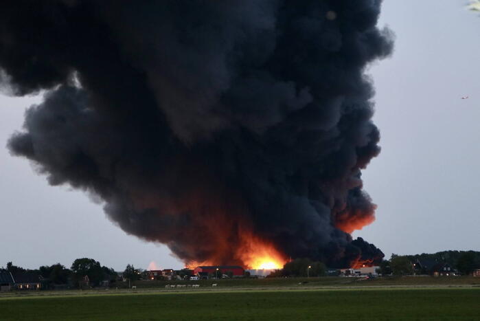 Enorme brand in houthandel