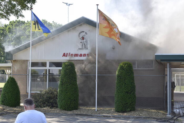 Uitslaande brand in kantine van voetbalvereniging