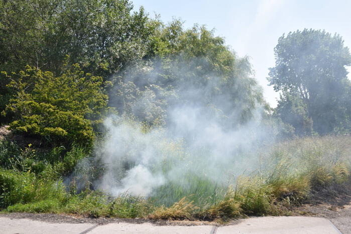 Brand in weiland berm en schuur